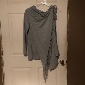 Grey shirt. Really cute on!!